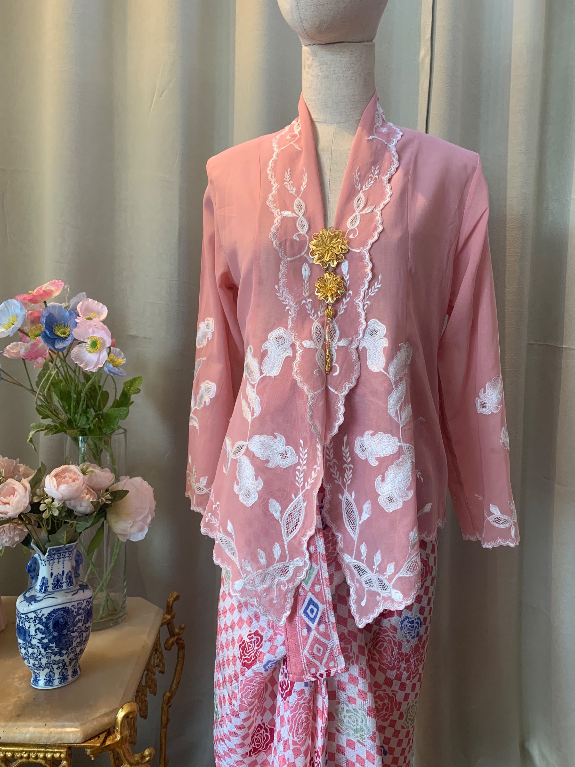 ZAALI - Kebaya Dara Calla Lilly Tutupan