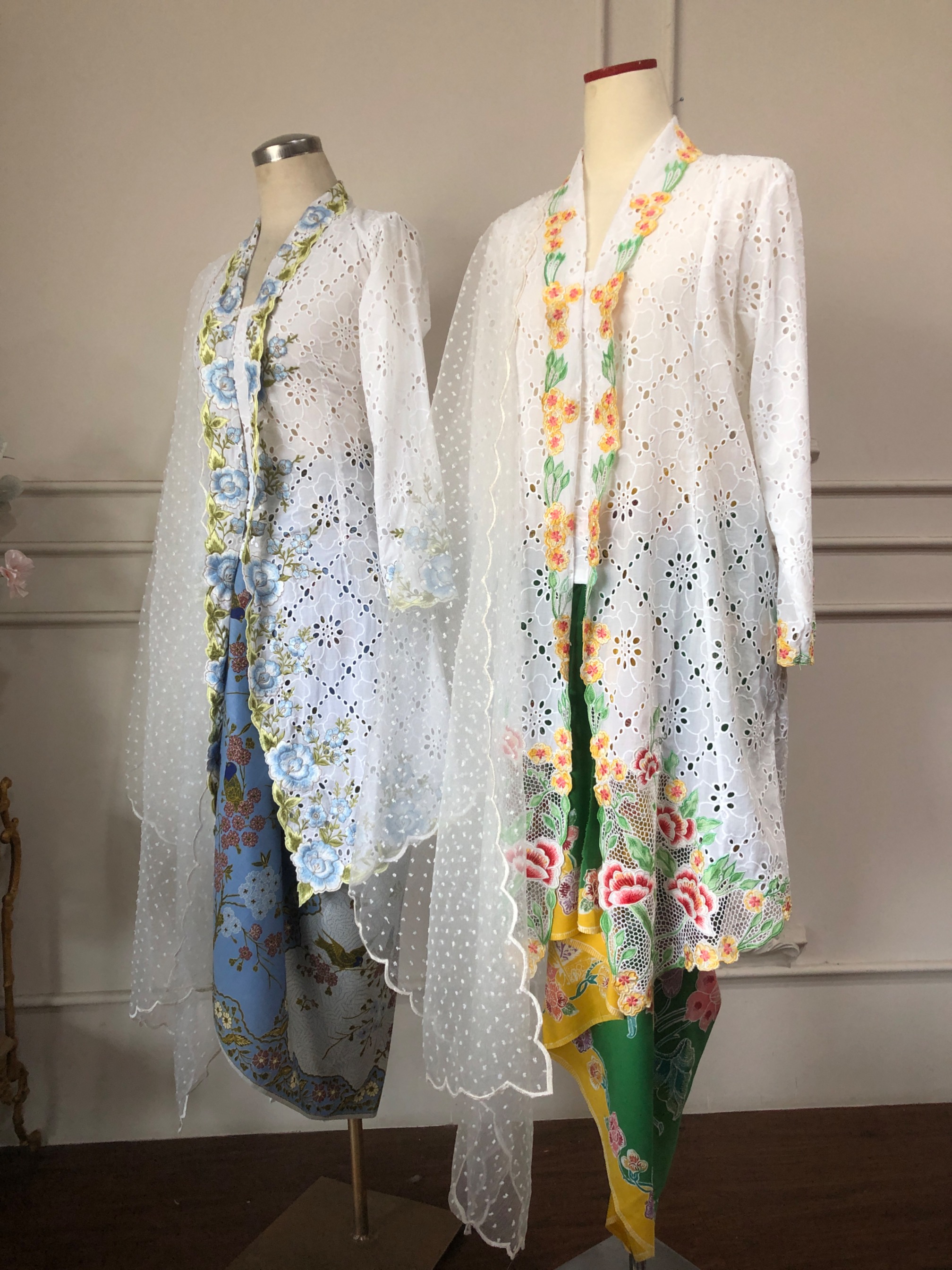 ZAALI - Long Kebaya White Azalea