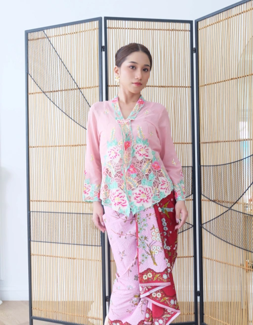 Image of Kebaya Dara Gardenia Peony