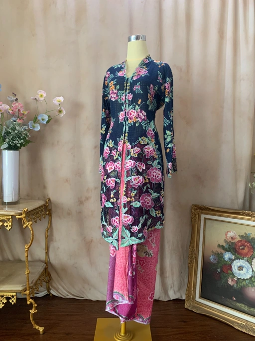 Image of ZAALI - Long Kebaya Midnight Gardenia