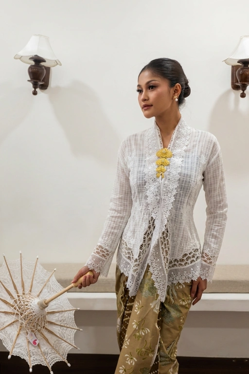 Image of ZAALI - Kebaya White Lace Asteria