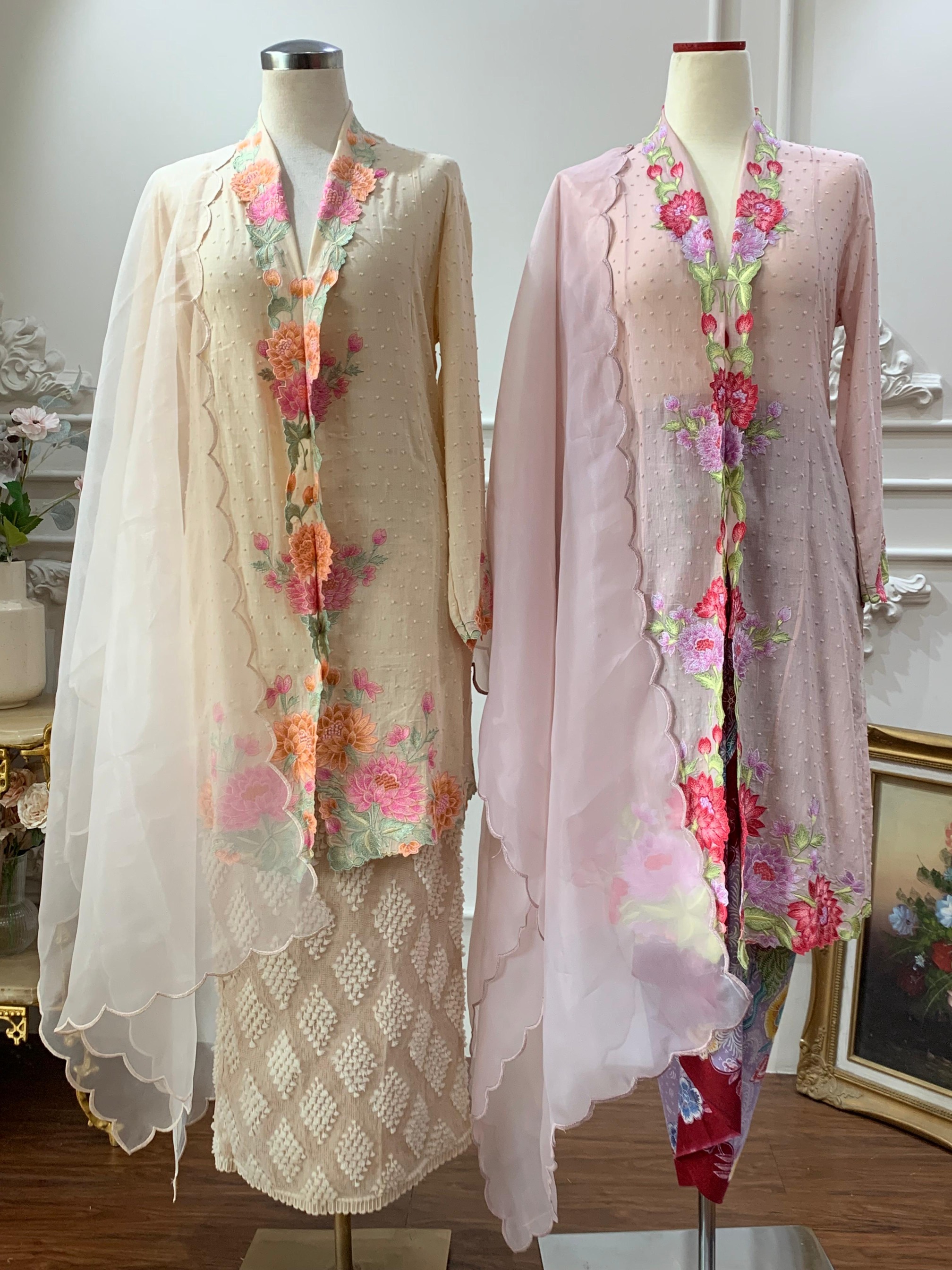 ZAALI - One Set Seruni Kebaya with Skirt and Shawl