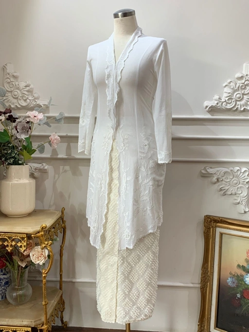 Image of ZAALI - Long Kebaya Kartini Cala Lilly 