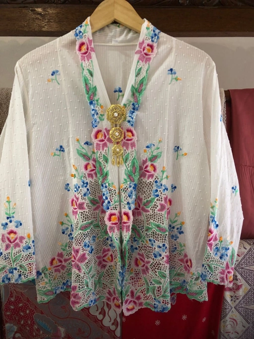 Image of ZAALI - Kebaya White Little Rose