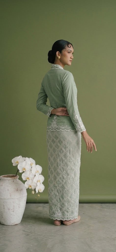 ZAALI - Kebaya Dara Calla Lilly Tutupan