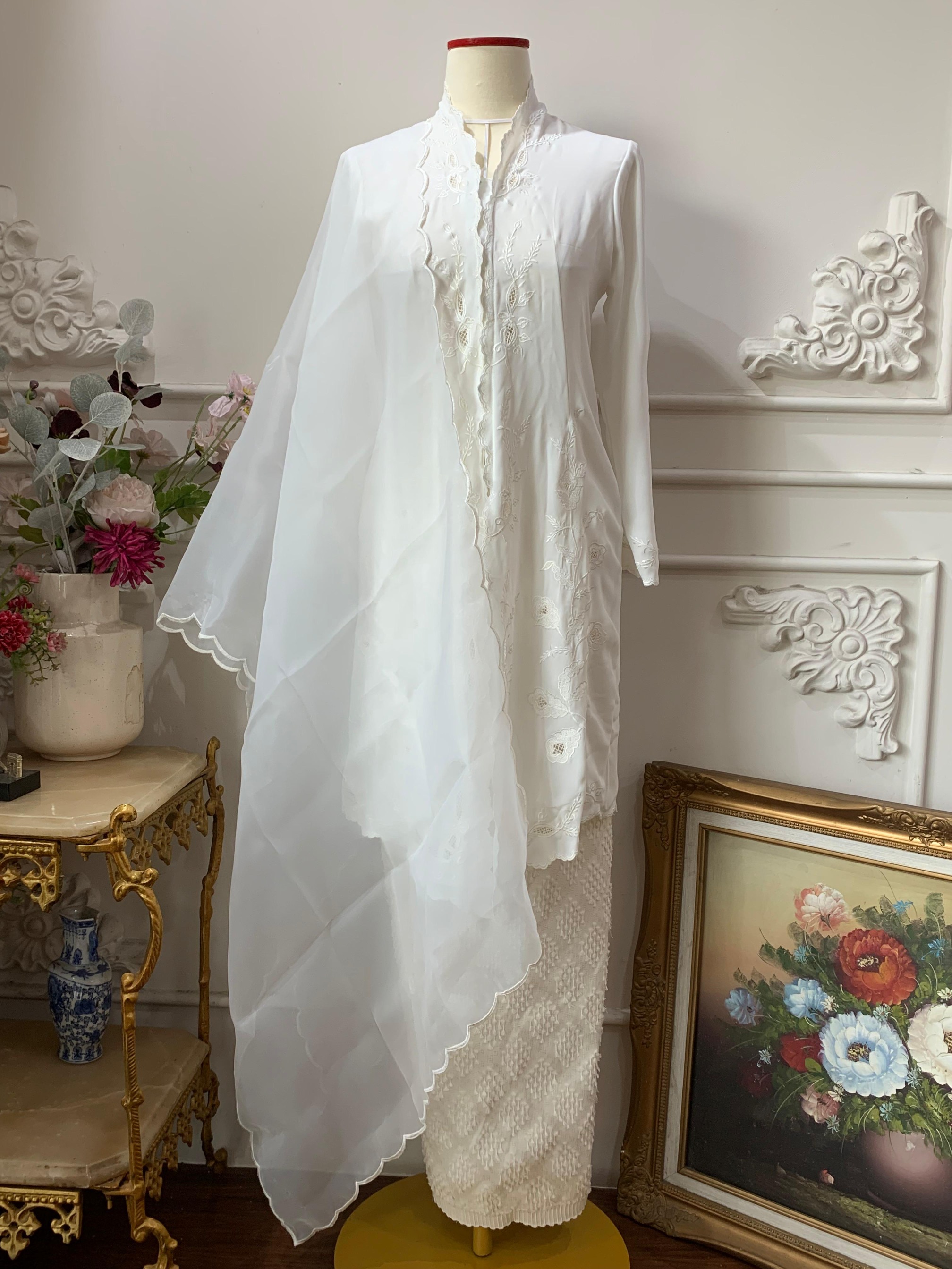 ZAALI - Long Kebaya Cala Lily White