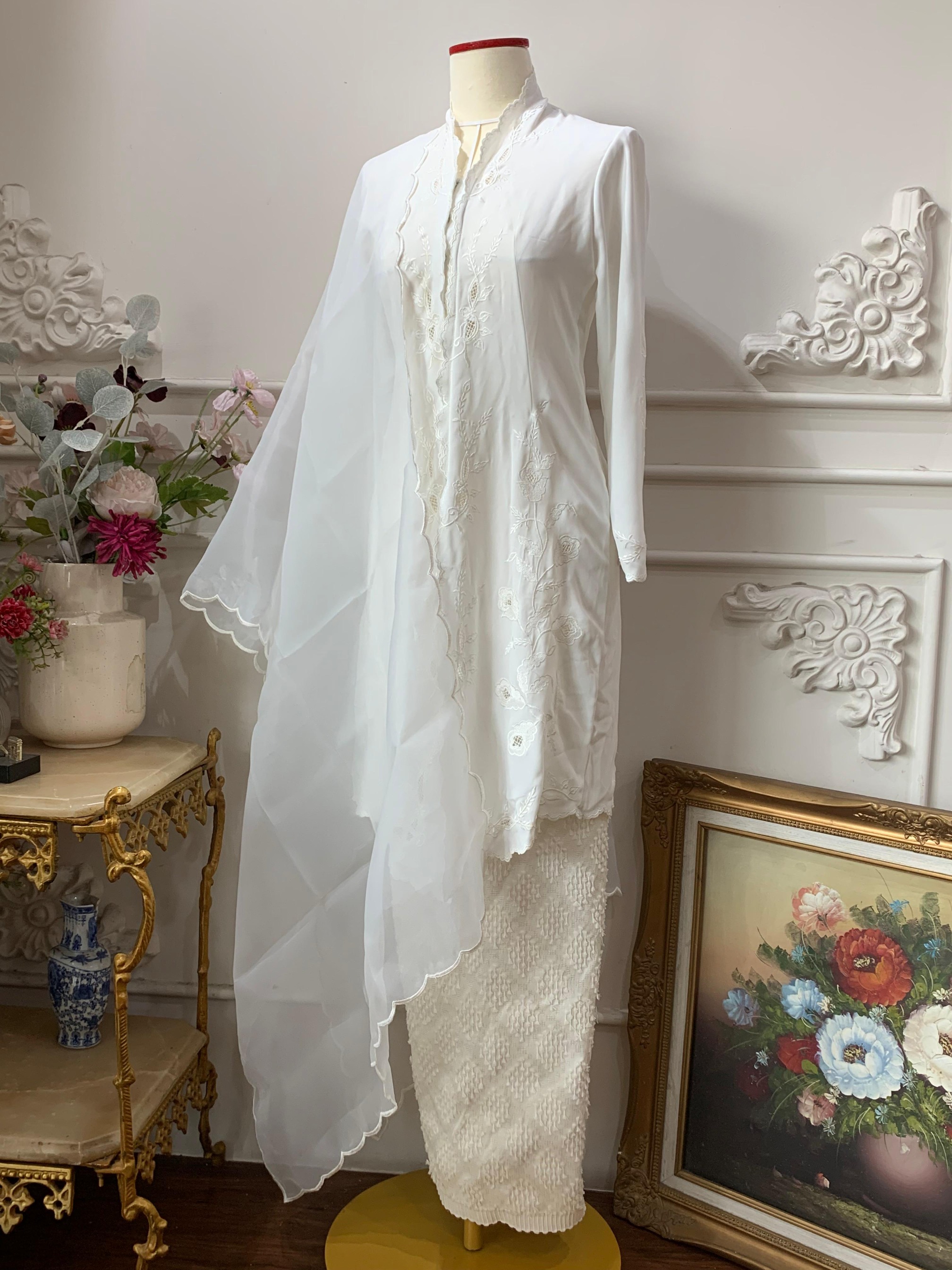 ZAALI - Long Kebaya Cala Lily White