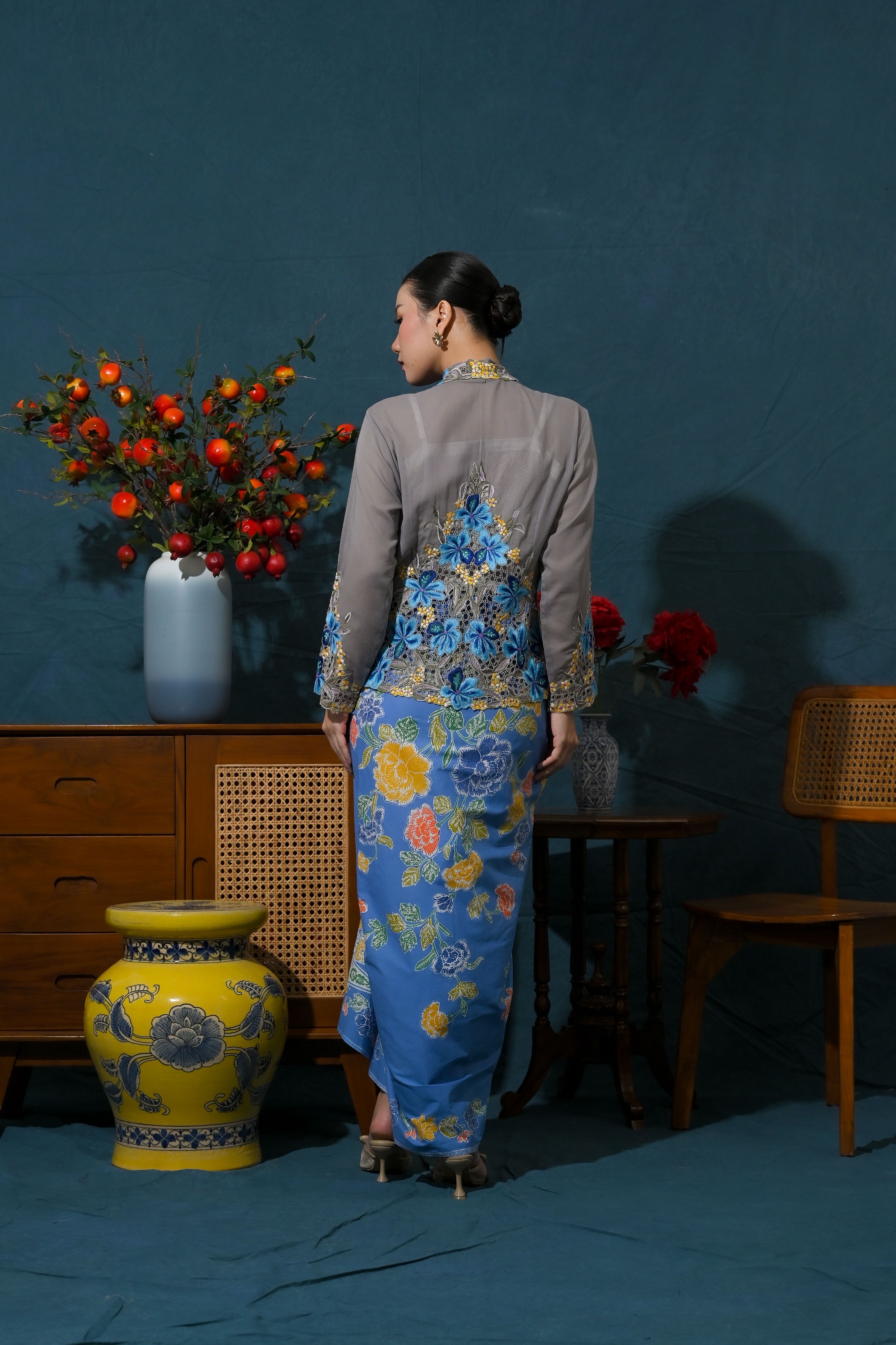 ZAALI - Kebaya Dara Hibiscus 