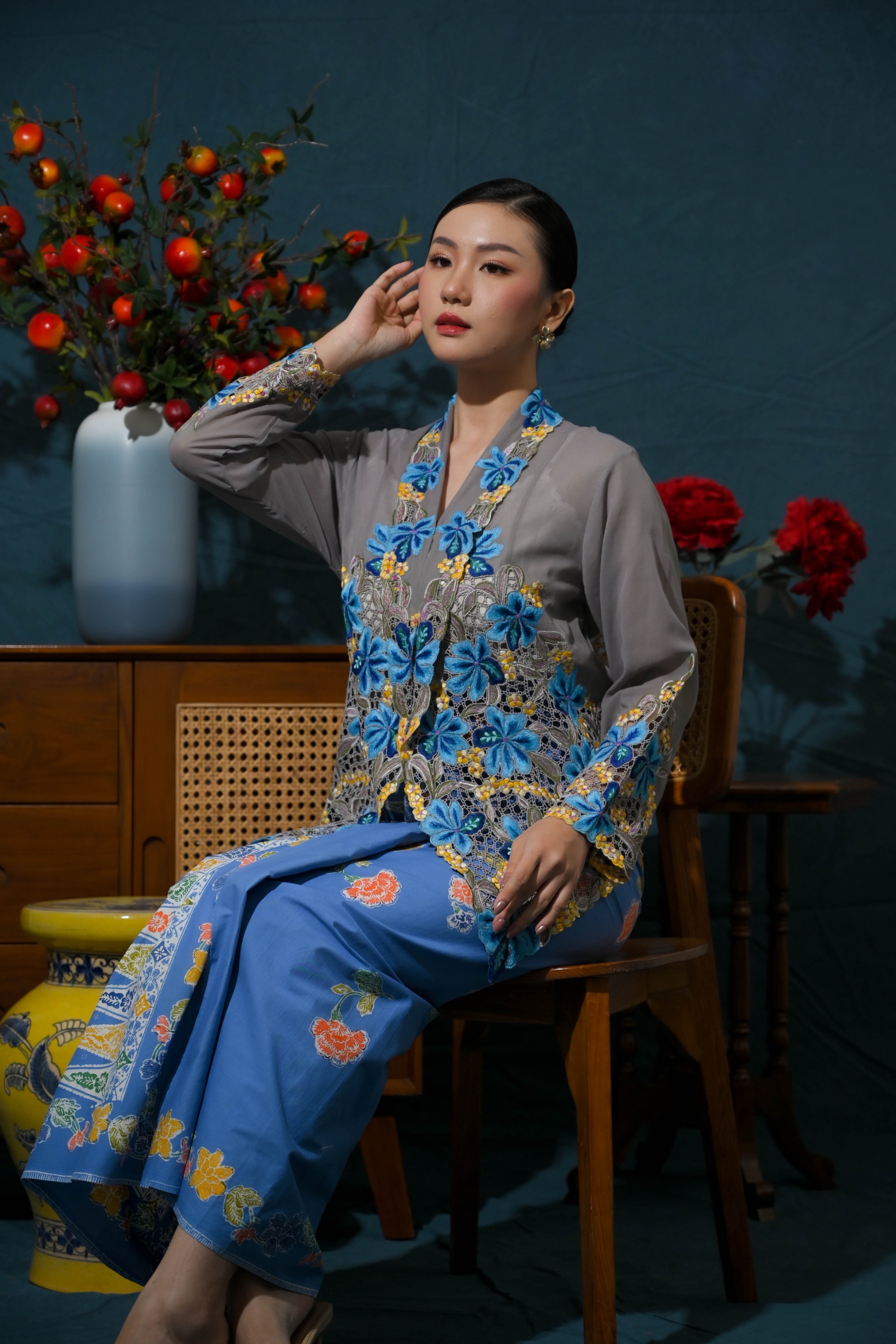 ZAALI - Kebaya Dara Hibiscus 