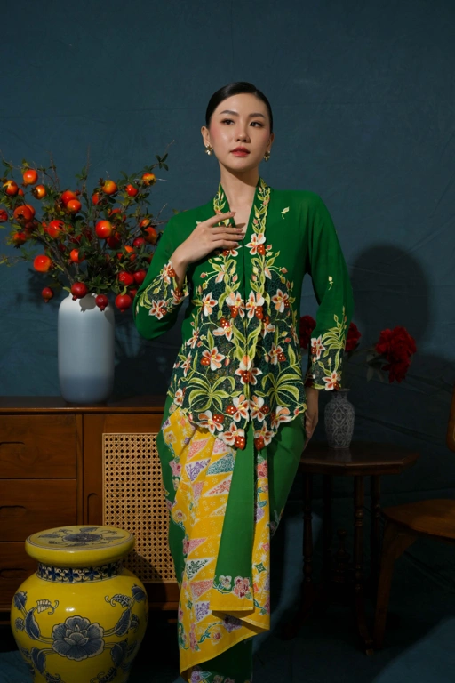 Image of ZAALI - Kebaya Dara Orchid