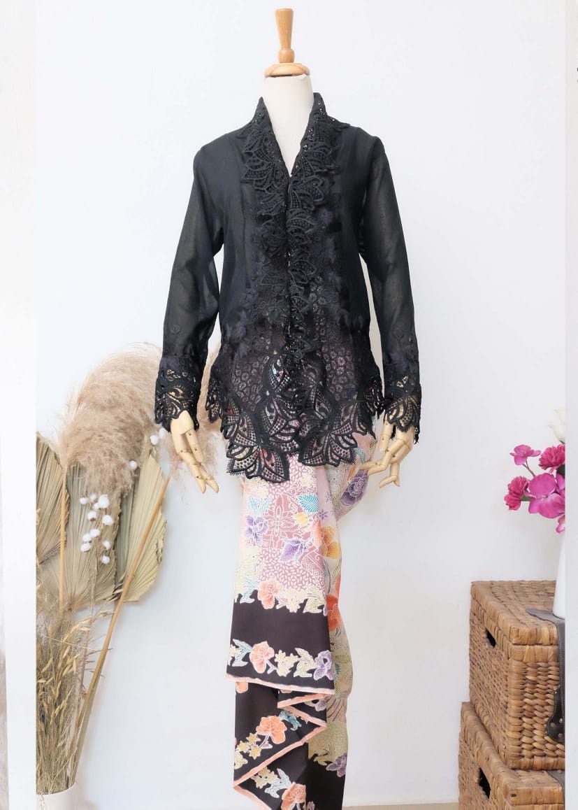 ZAALI - Kebaya Black Lotus