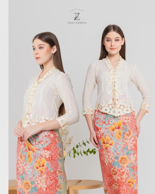 Image of Kebaya Dara Petunia Embroidery