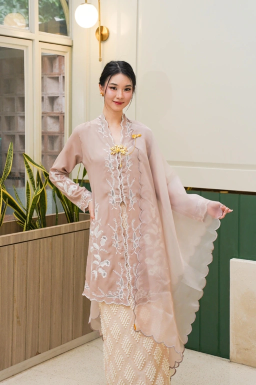 ZAALI - Long Kebaya Cala Lilly One Set With Tenun And Shawl
