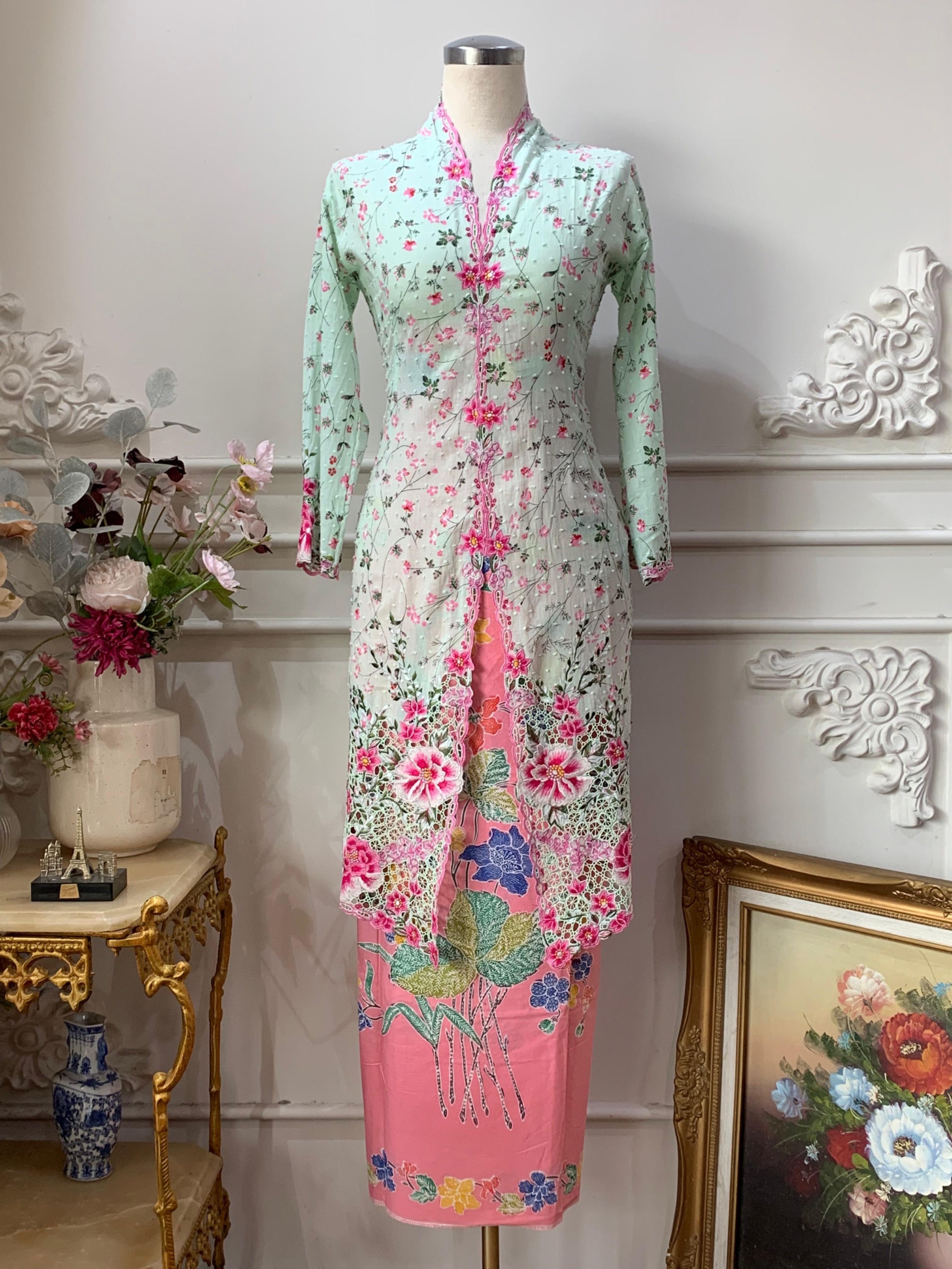 ZAALI - Long Kebaya Peony Vintage Set