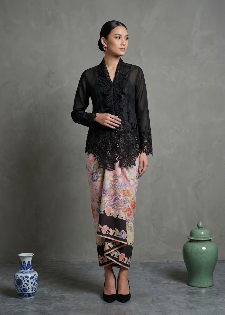 ZAALI - Kebaya Black Lotus