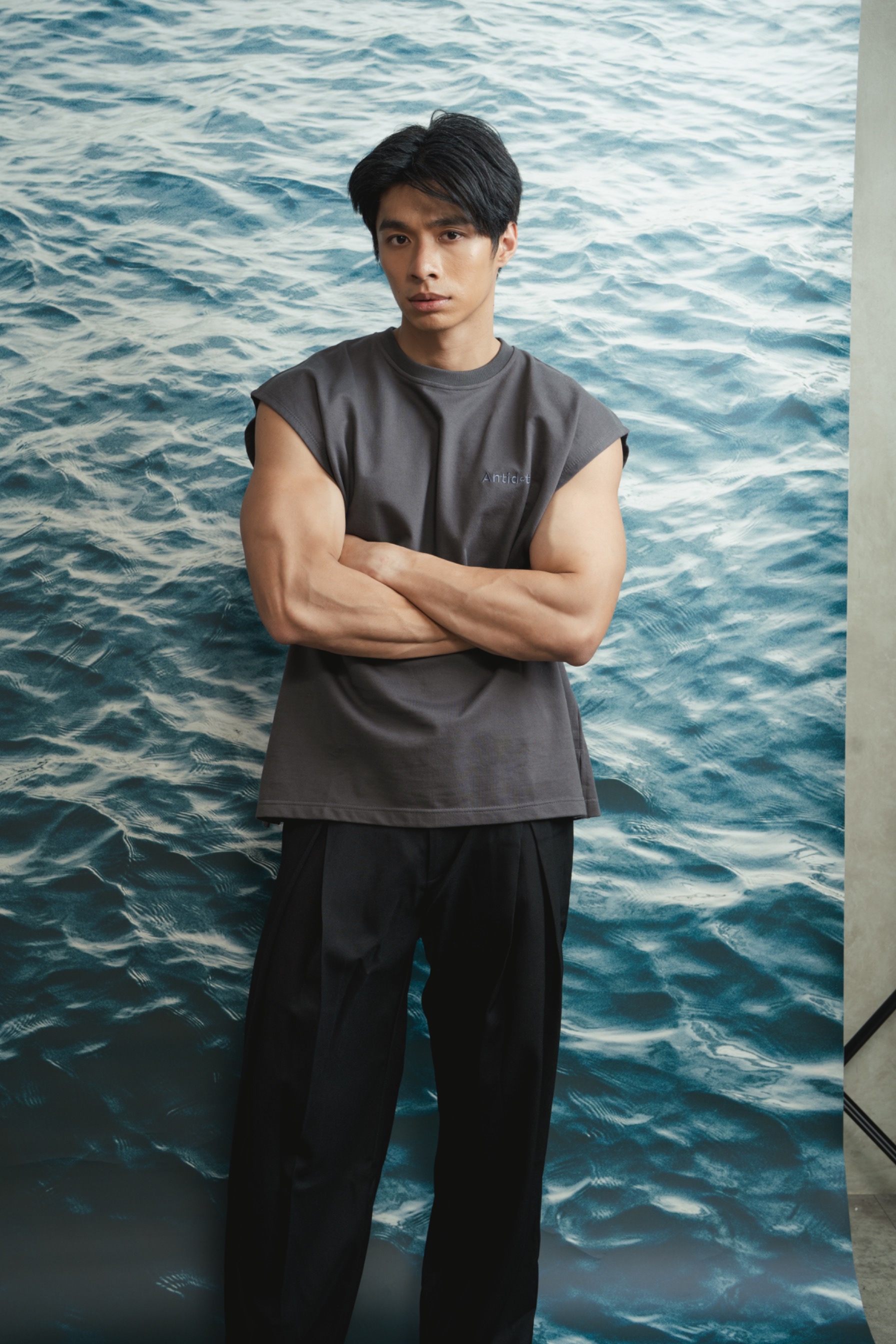 Signature Sleeveless Tee Antidot Studios