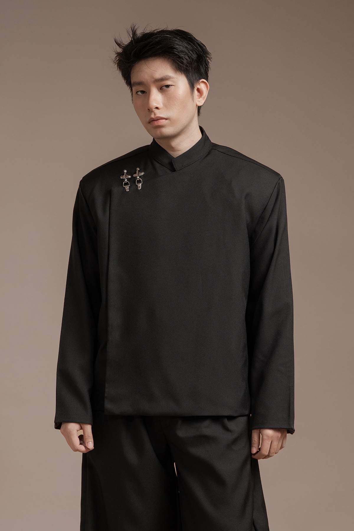 Dustin Clasp Beskap in Black