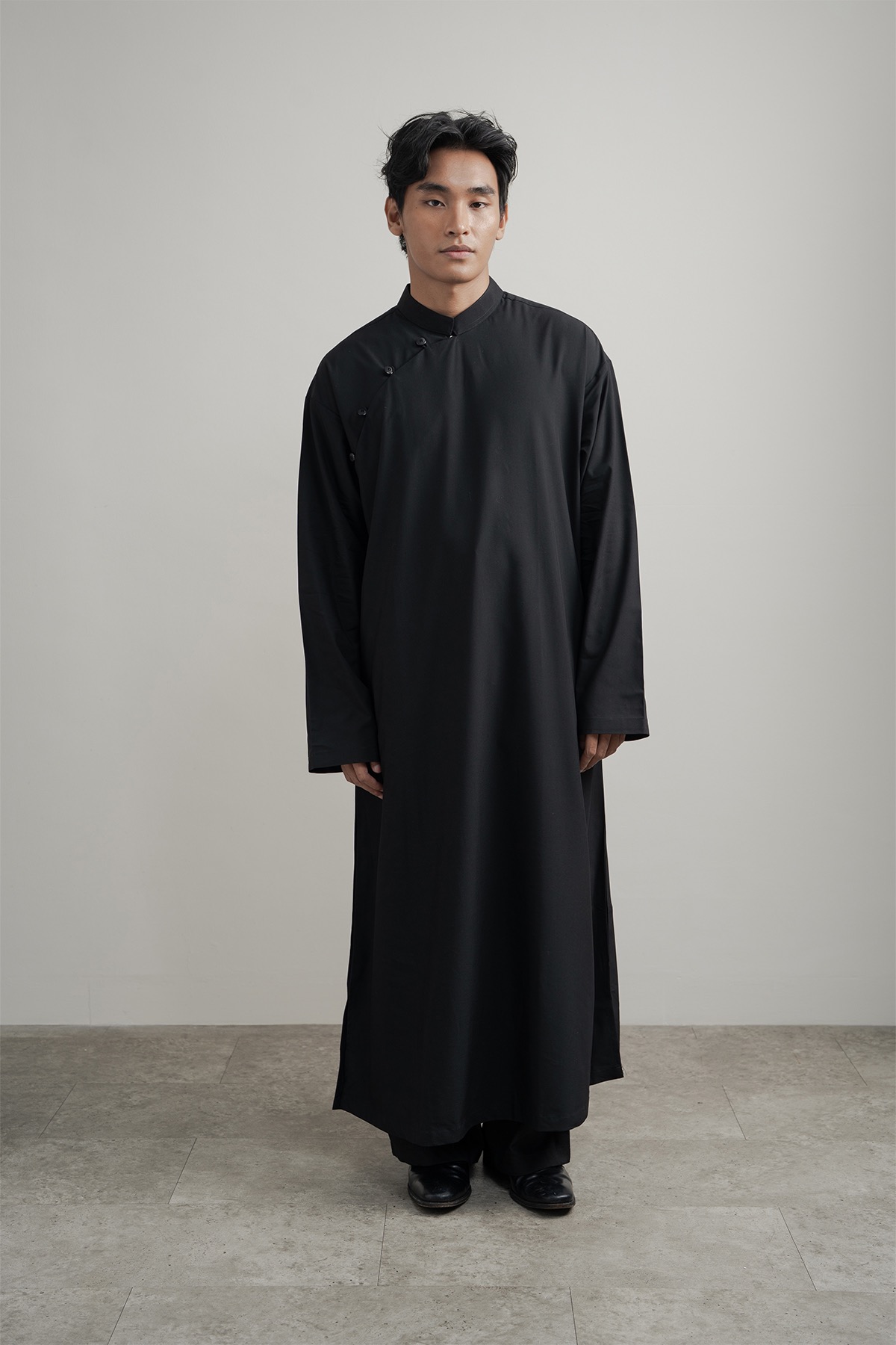 Malik Thobe in Black
