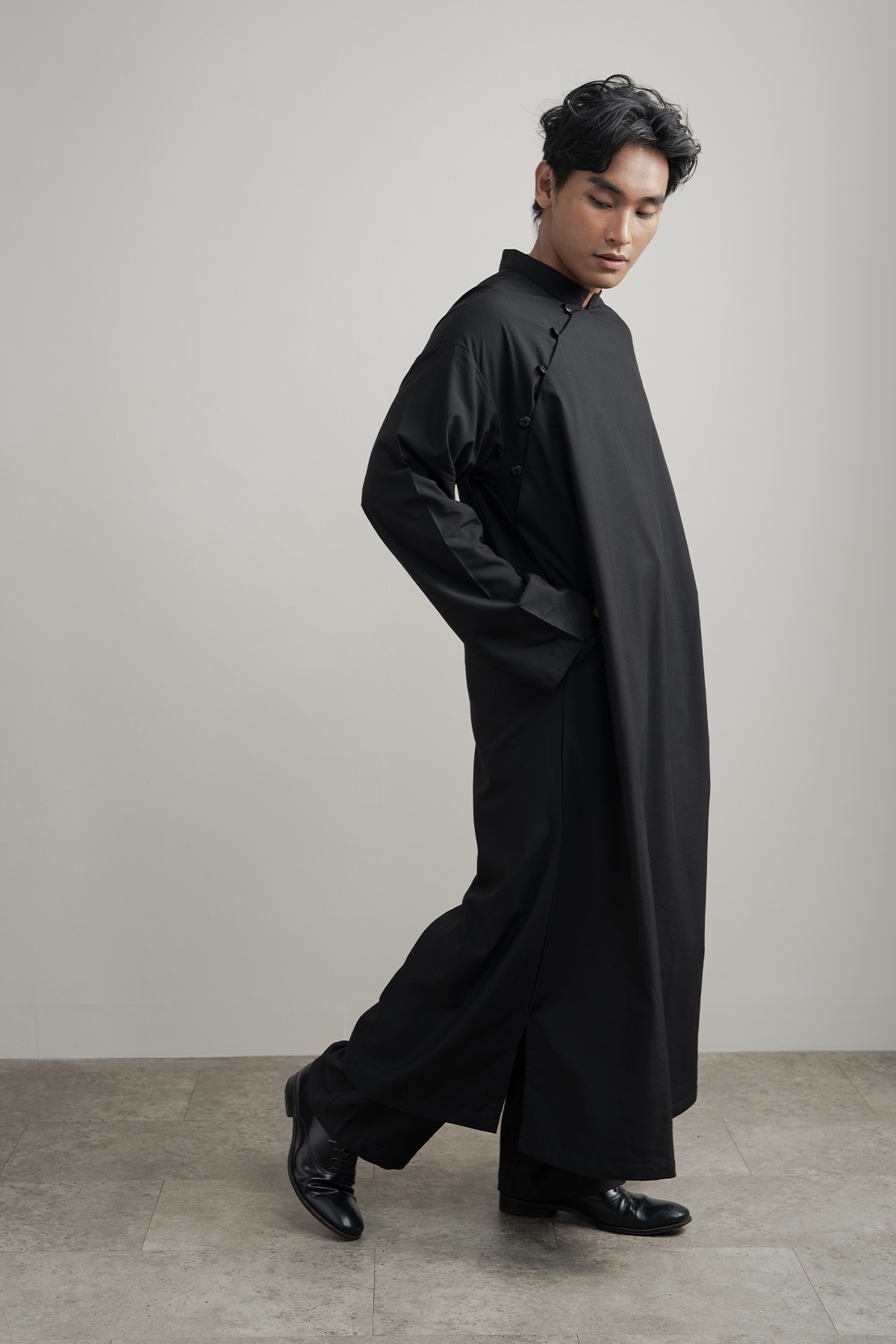 Malik Thobe in Black
