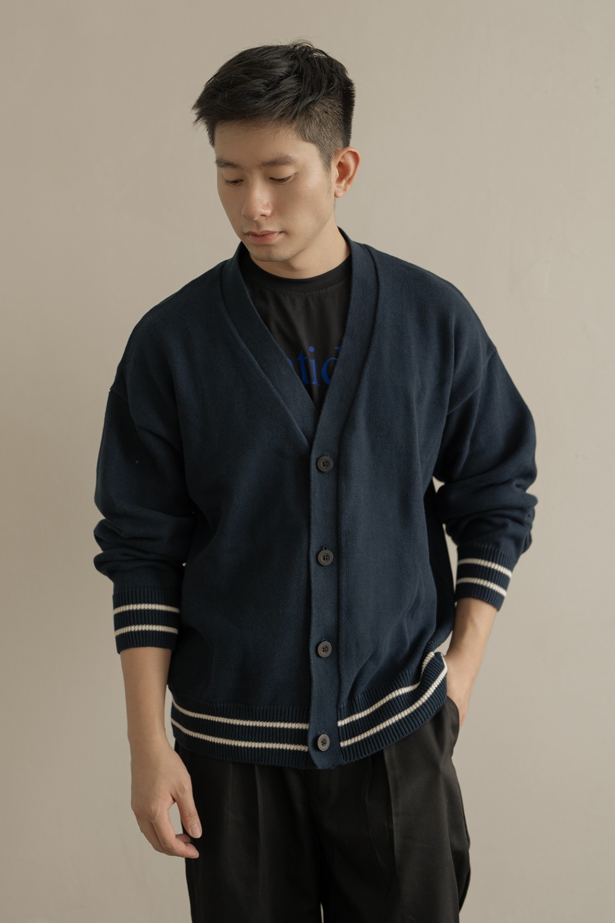 Noah Knit Cardigan in Navy