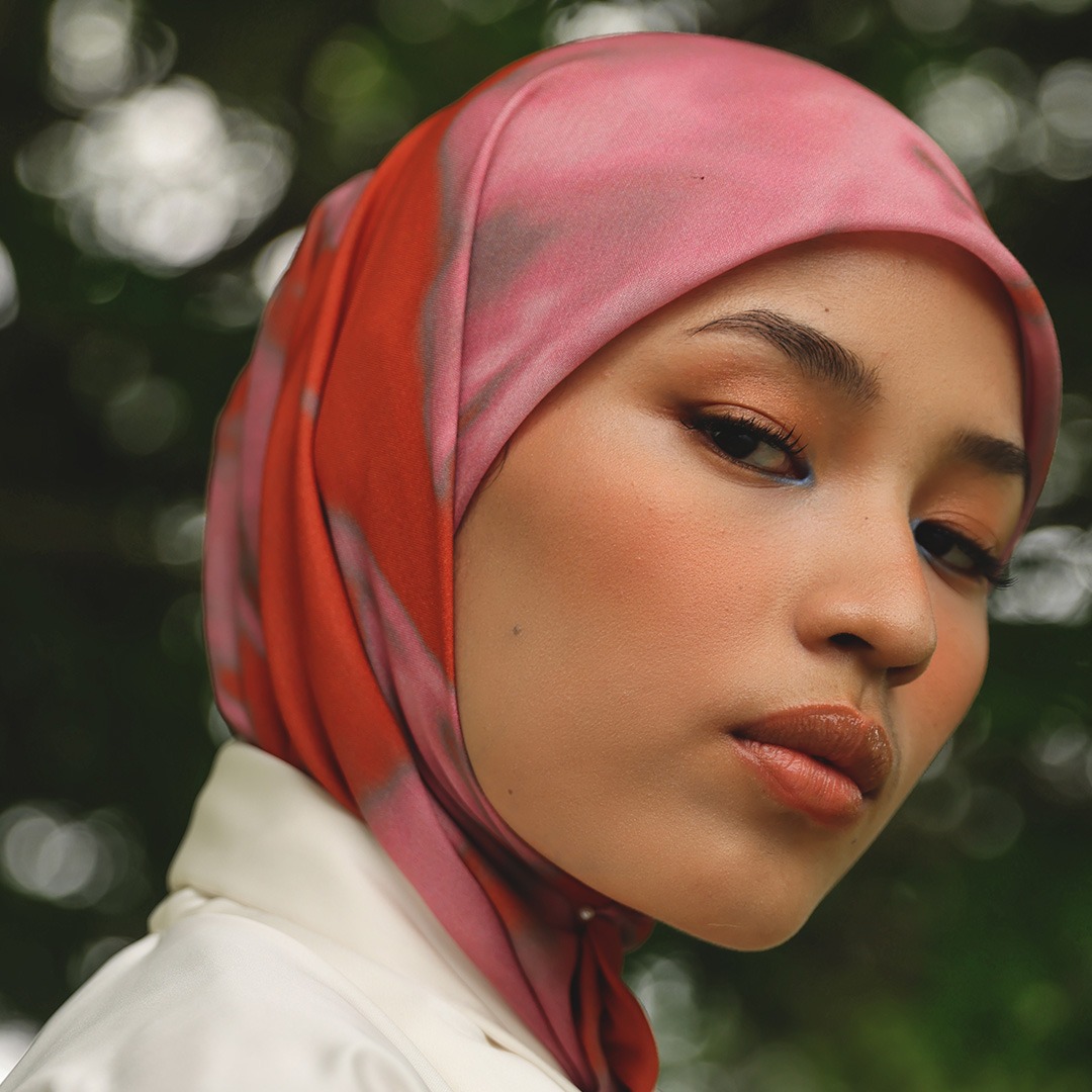 [Malaysia Exclusive] Aerith Scarf - Menyala