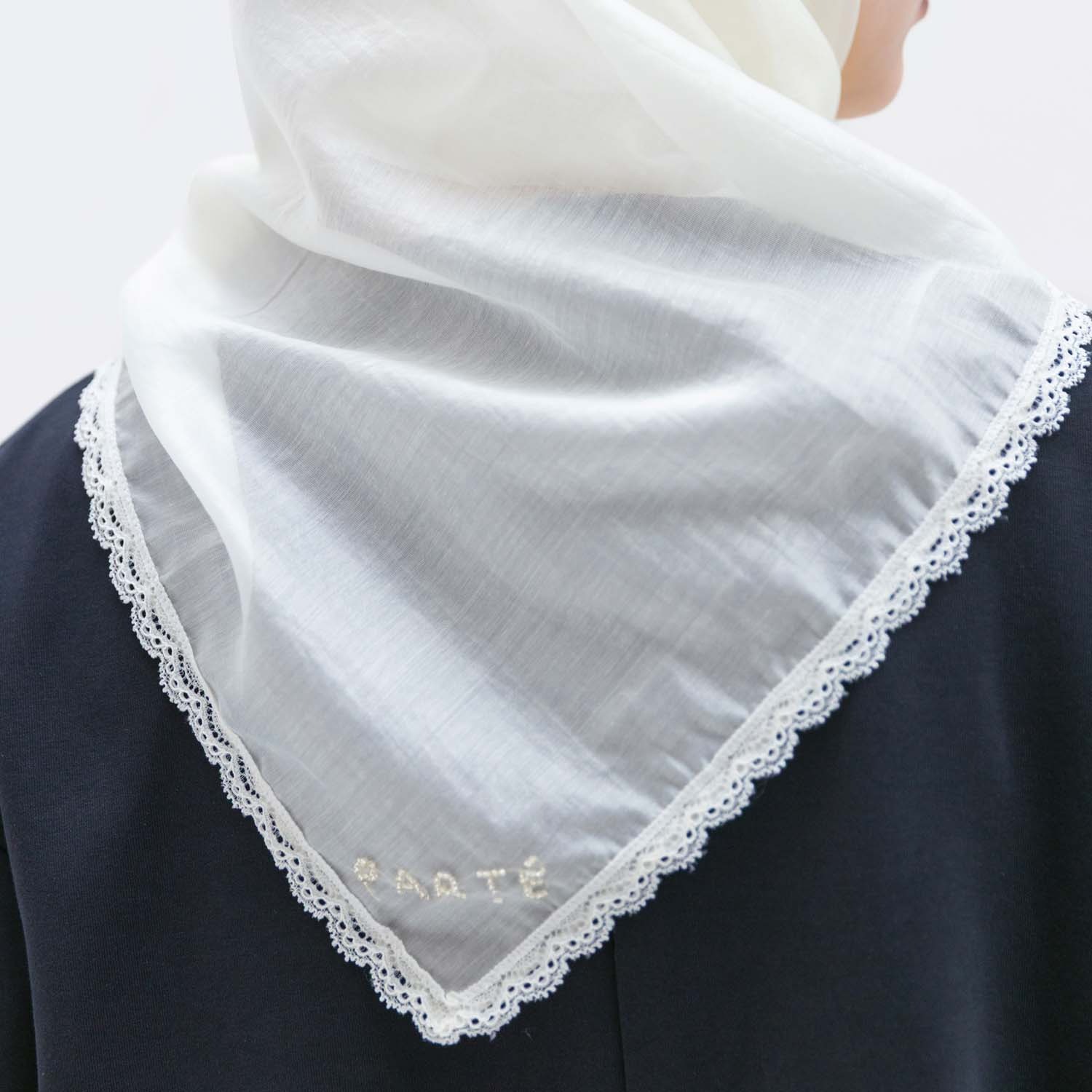 Nora Scarf