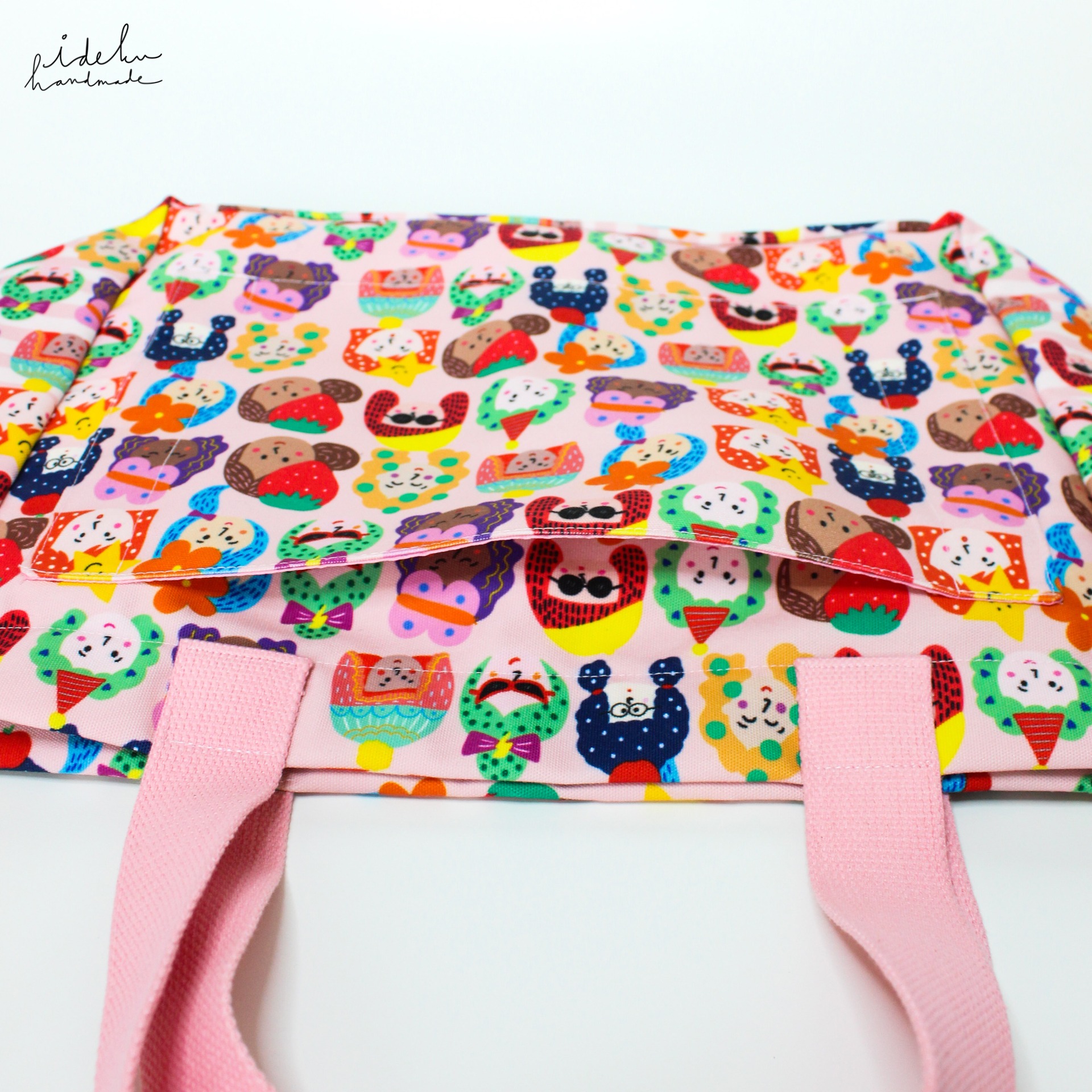Peppy Faces Travel Bag