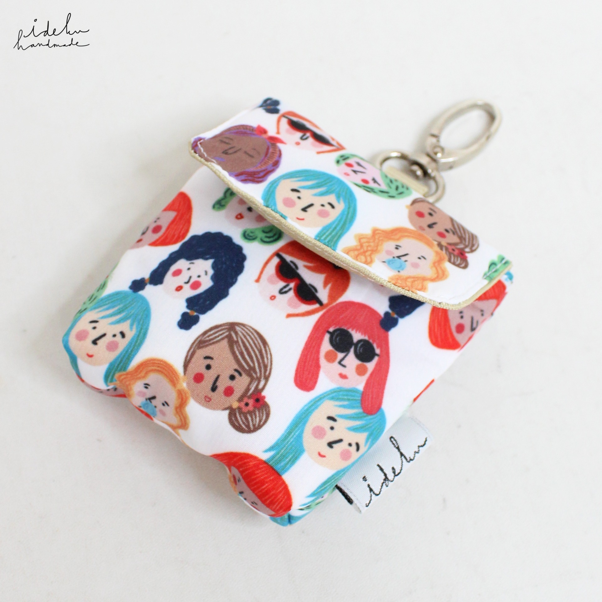 Classic Faces Earbuds Pouch