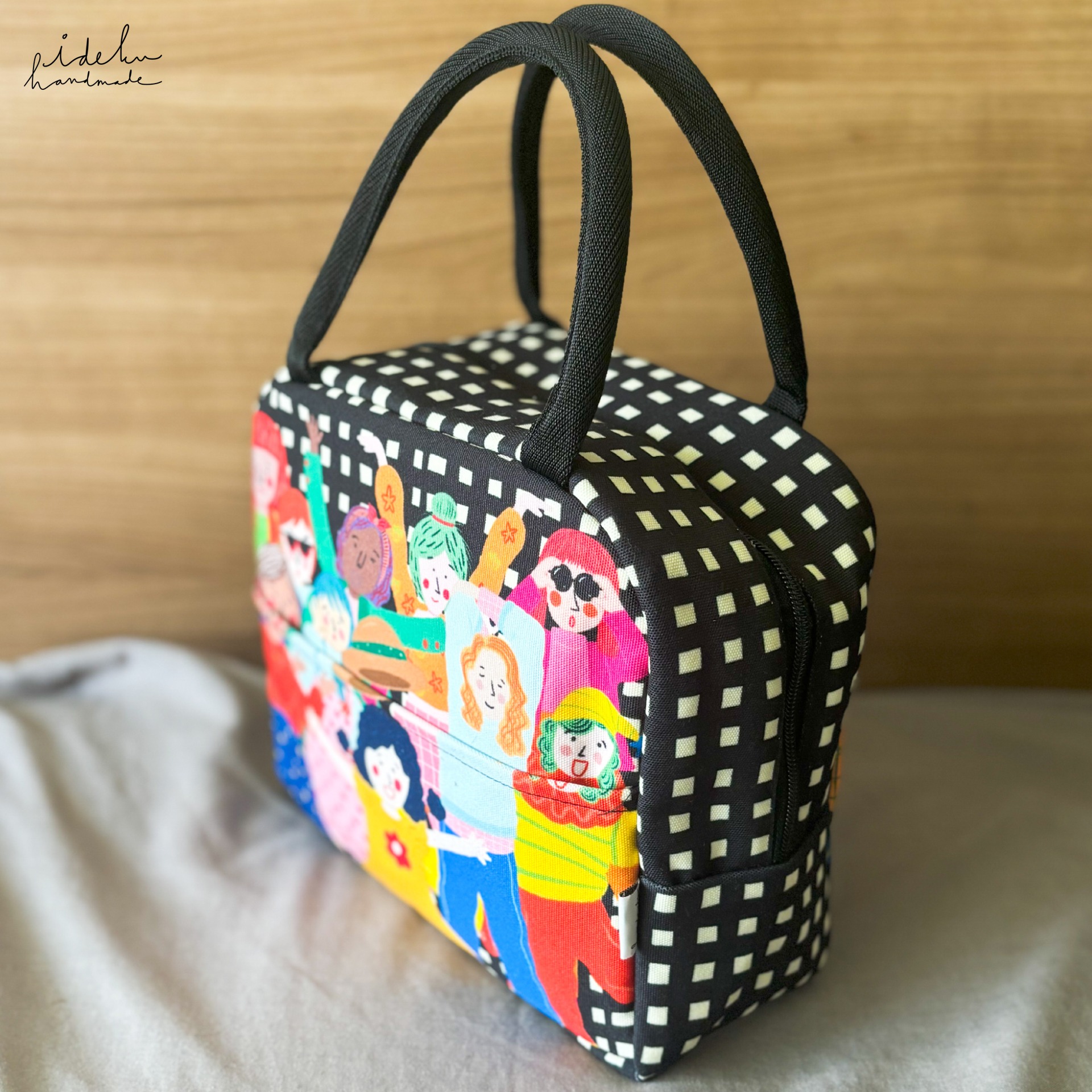 Fancy Faces Black Classic Lunch Bag