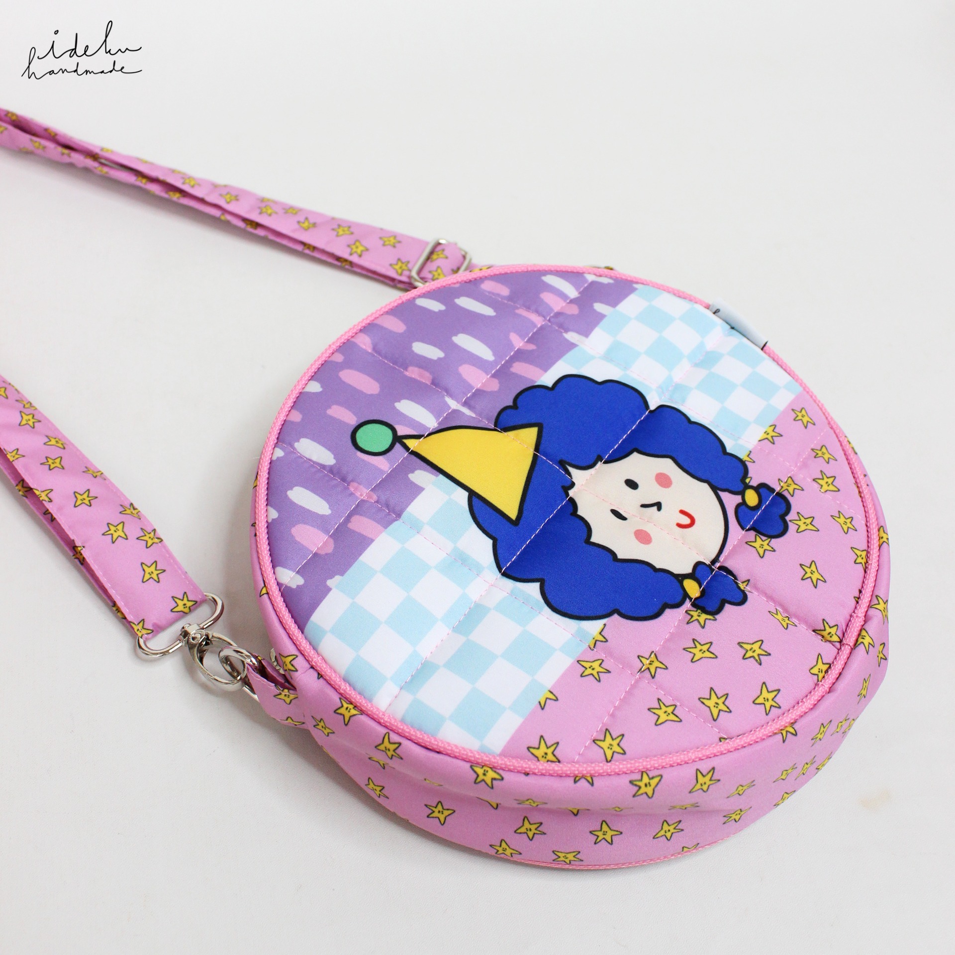 Pubi's Playground Round Bag