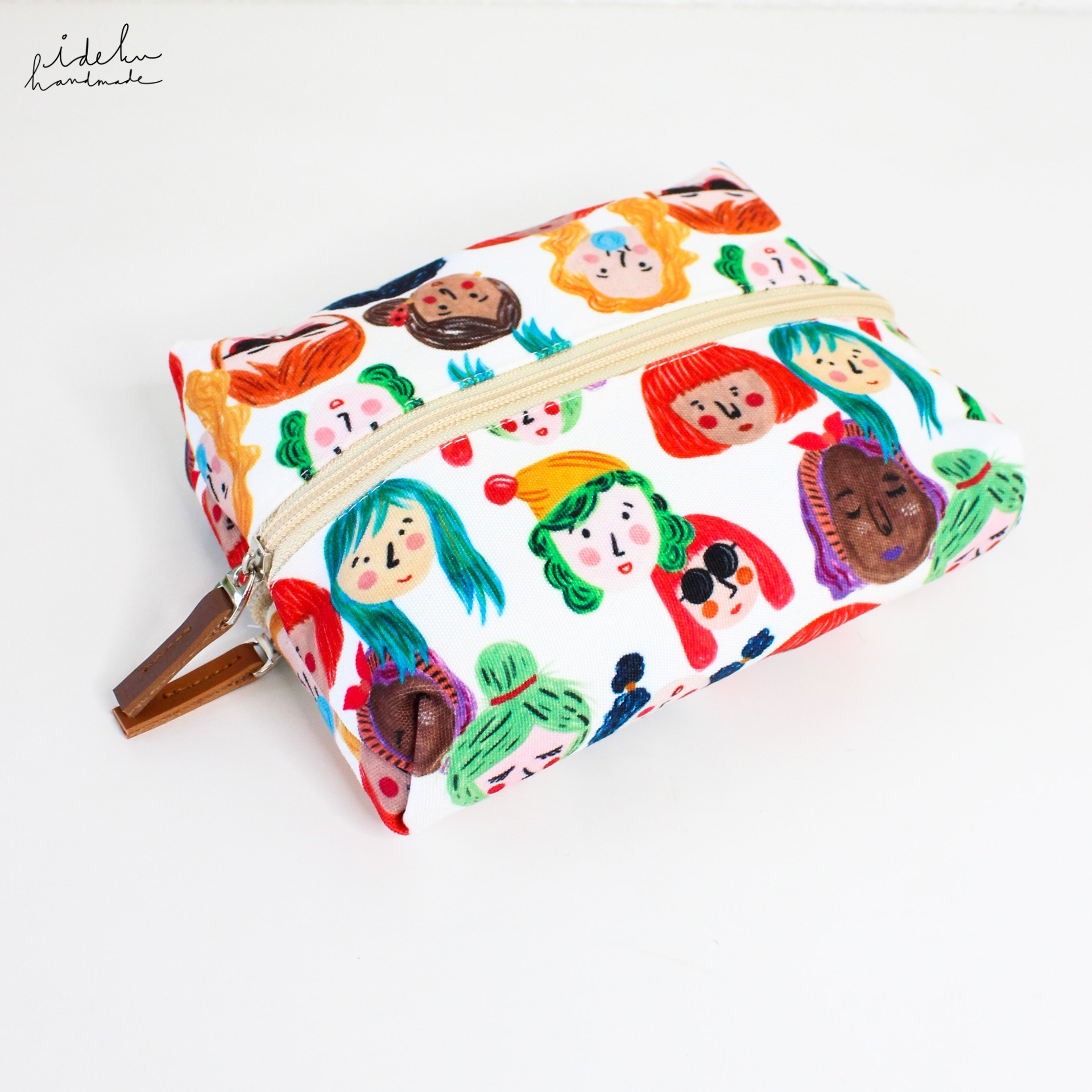 Classic Faces Tissue Cover