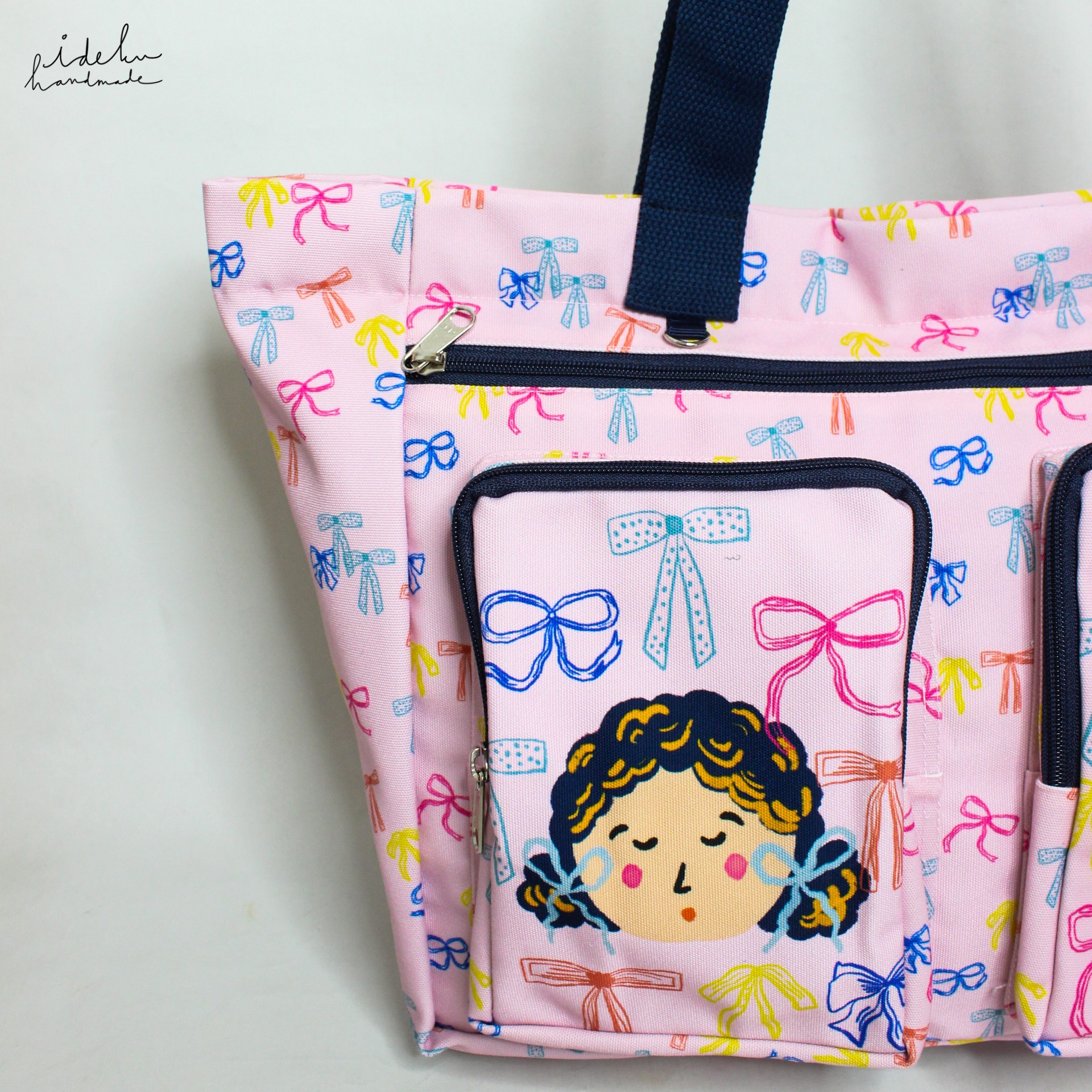 Pubi Coquette Travel Bag