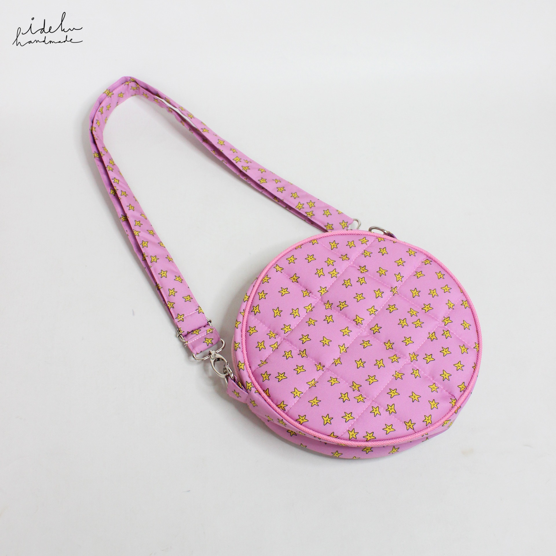Pubi's Playground Round Bag