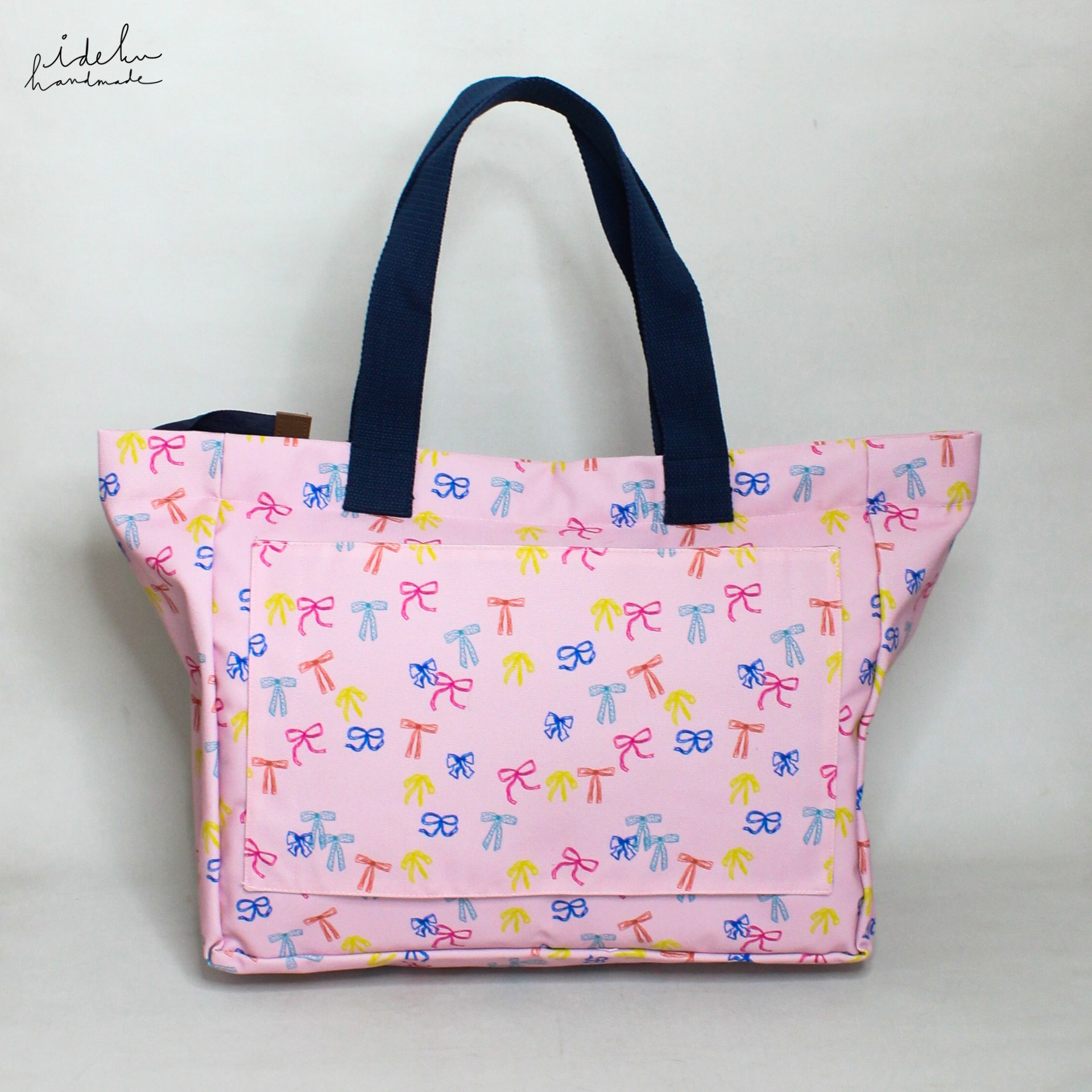 Pubi Coquette Travel Bag