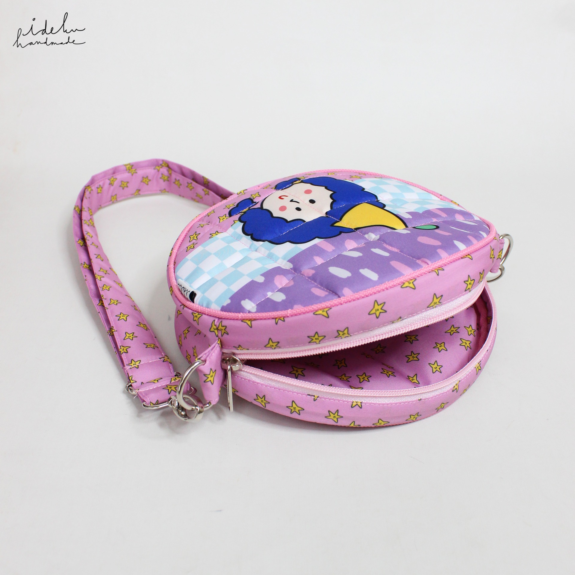 Pubi's Playground Round Bag