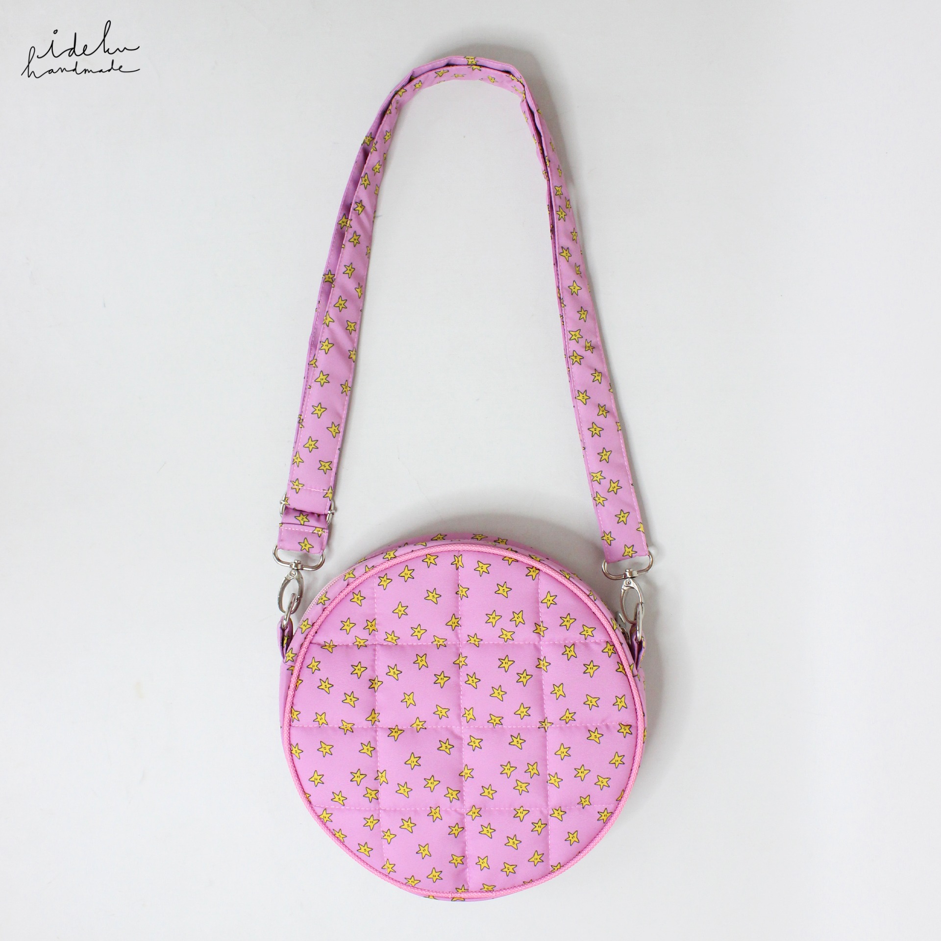 Pubi's Playground Round Bag