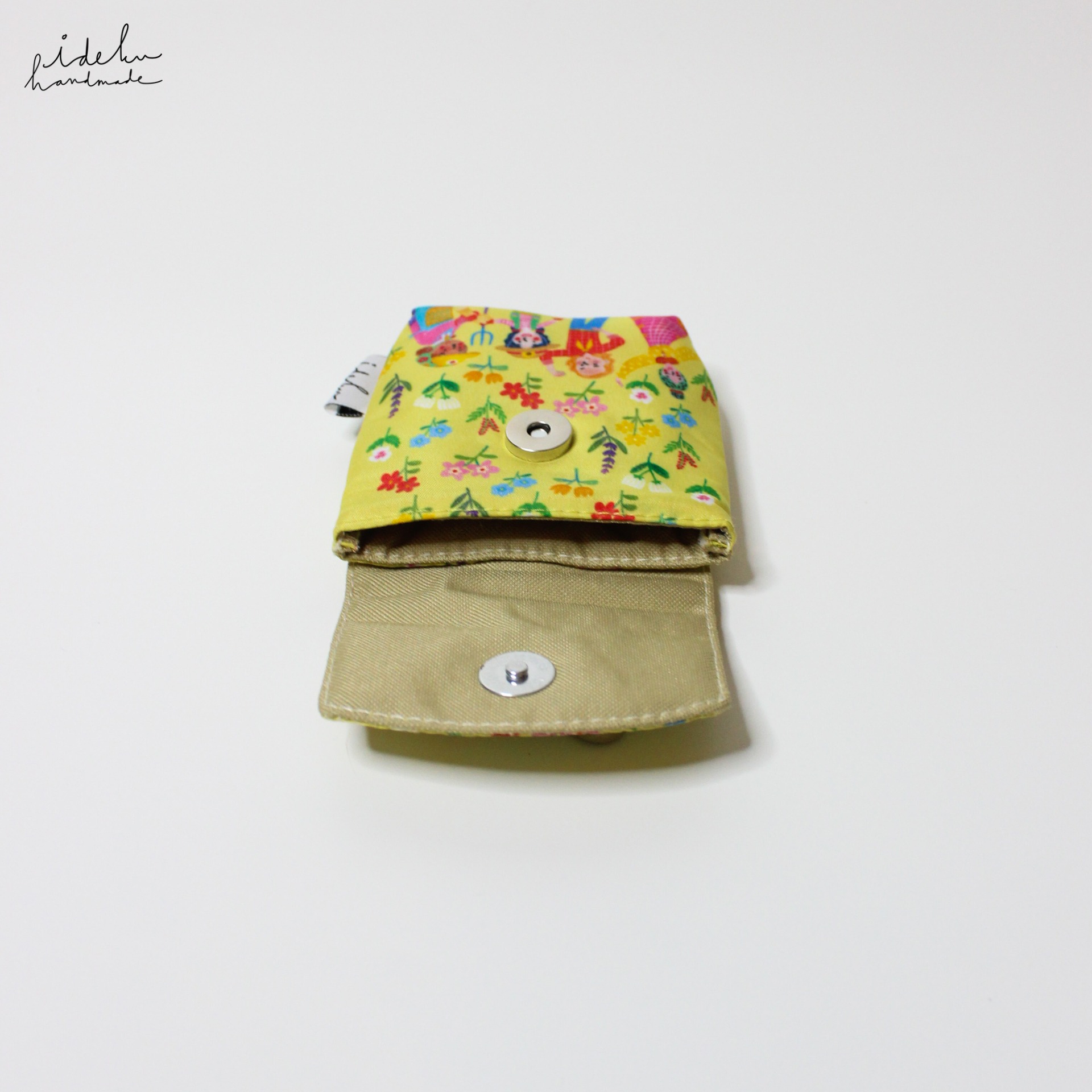 Faces Farm Earbuds Pouch