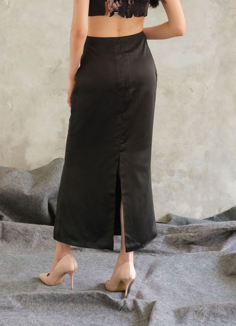 Arla Sateen Skirt in Black