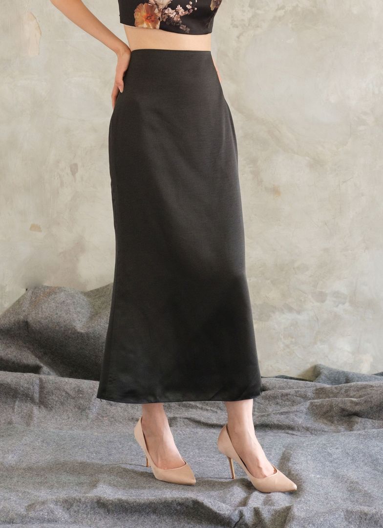 Arla Sateen Skirt in Black