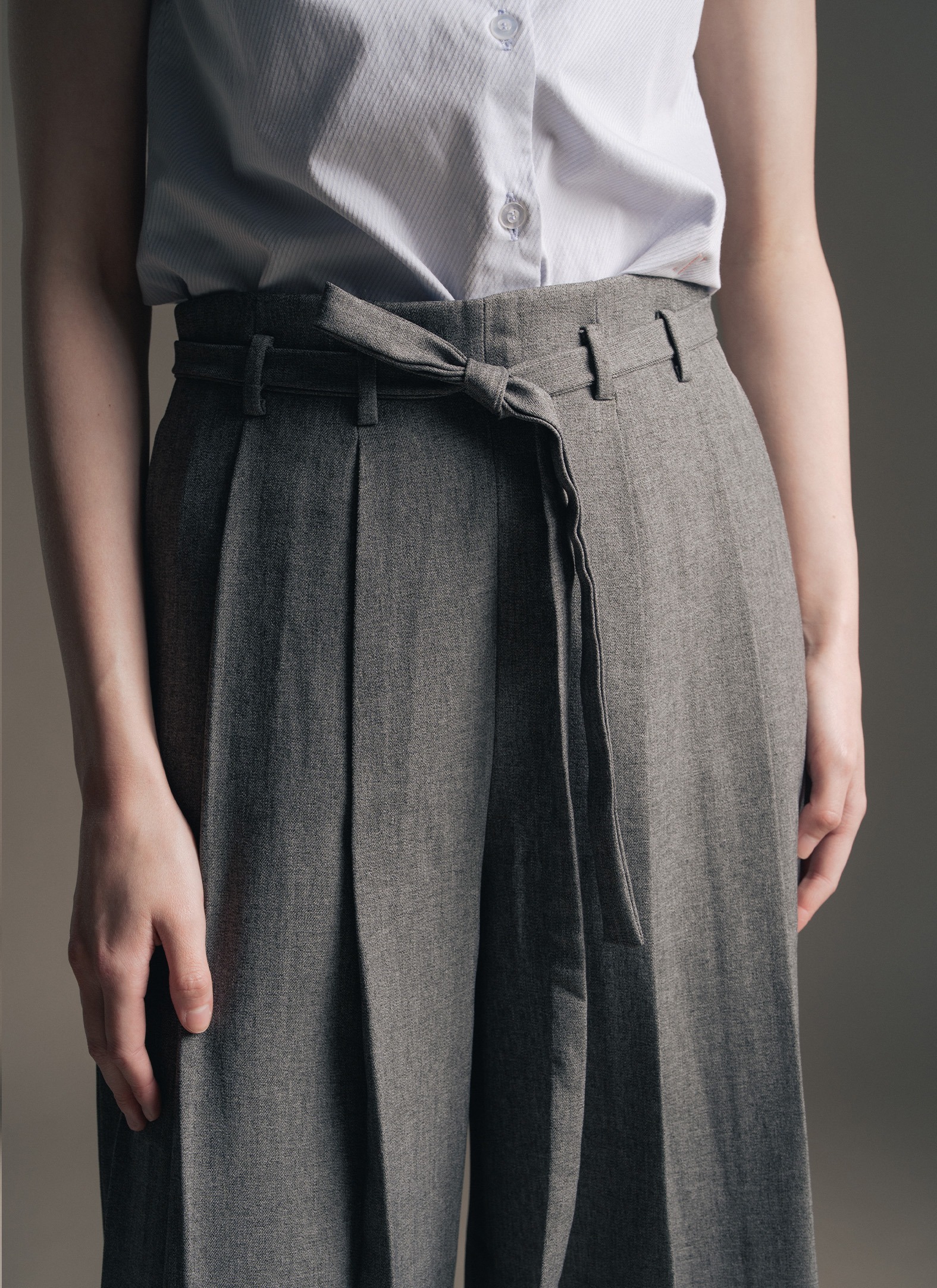Janice Pleated Pants in Grey