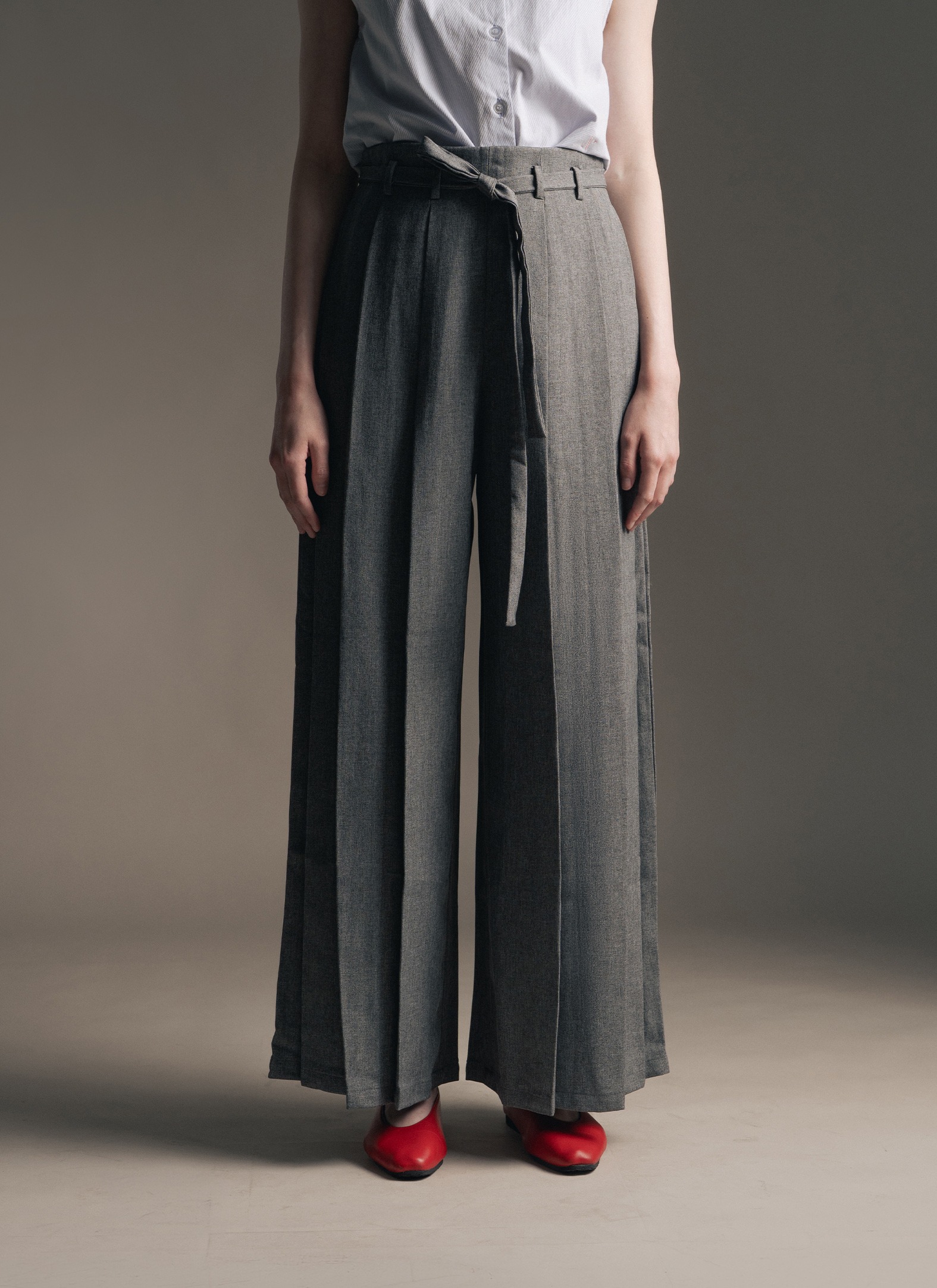 Janice Pleated Pants in Grey