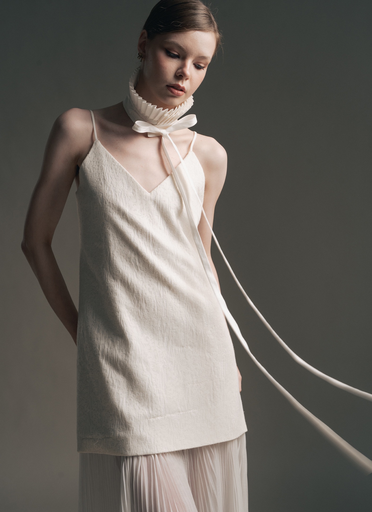 Liz Pleated Collar