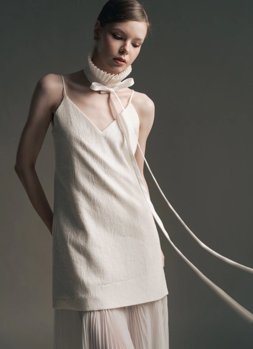 Liz Pleated Collar