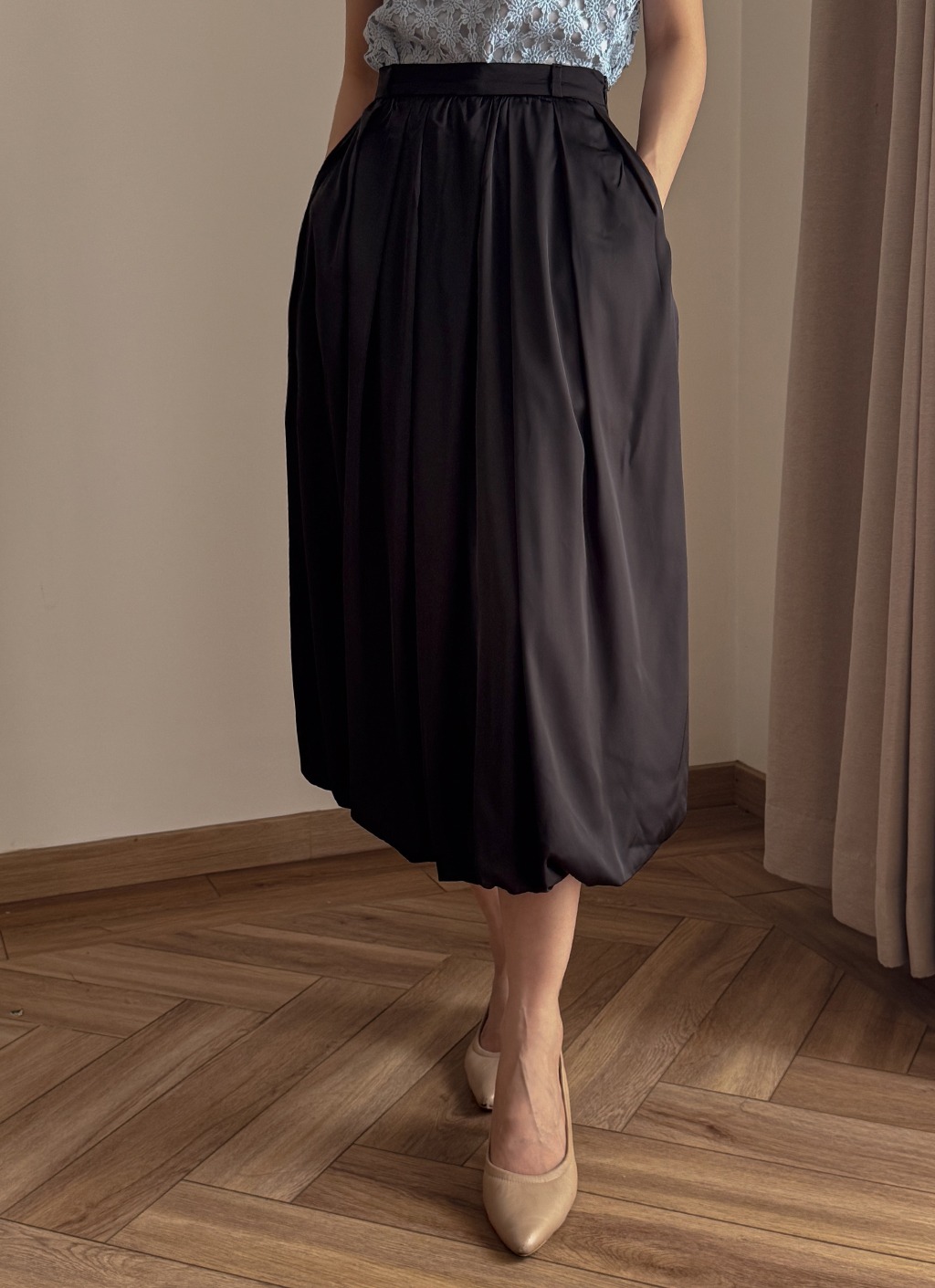 Puff Sateen Baloon Skirt in Black
