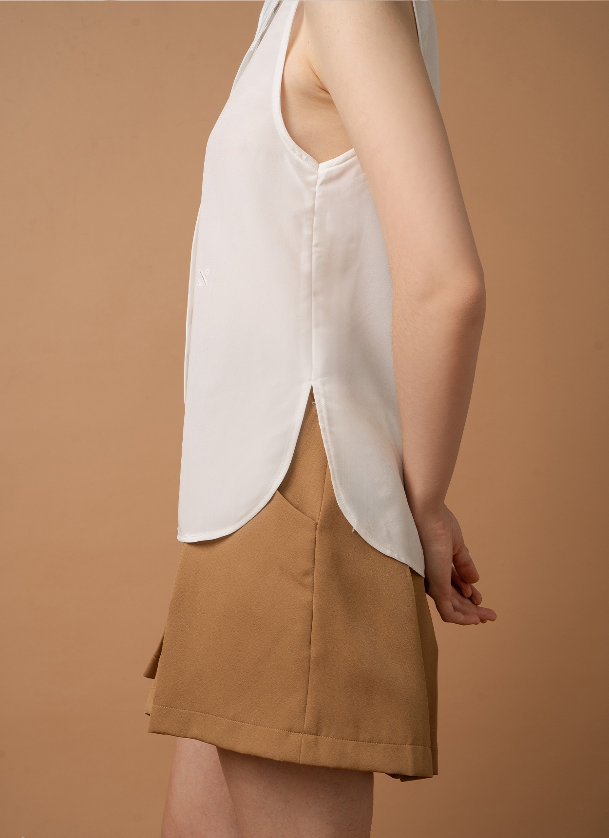 Enid Sleeveless Shirt