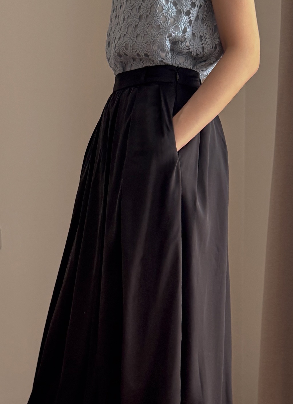 Puff Sateen Baloon Skirt in Black