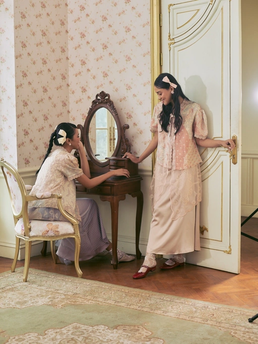 Image of KartinisLabel - Serena - Atasan Kemeja Pendek Batik Modern