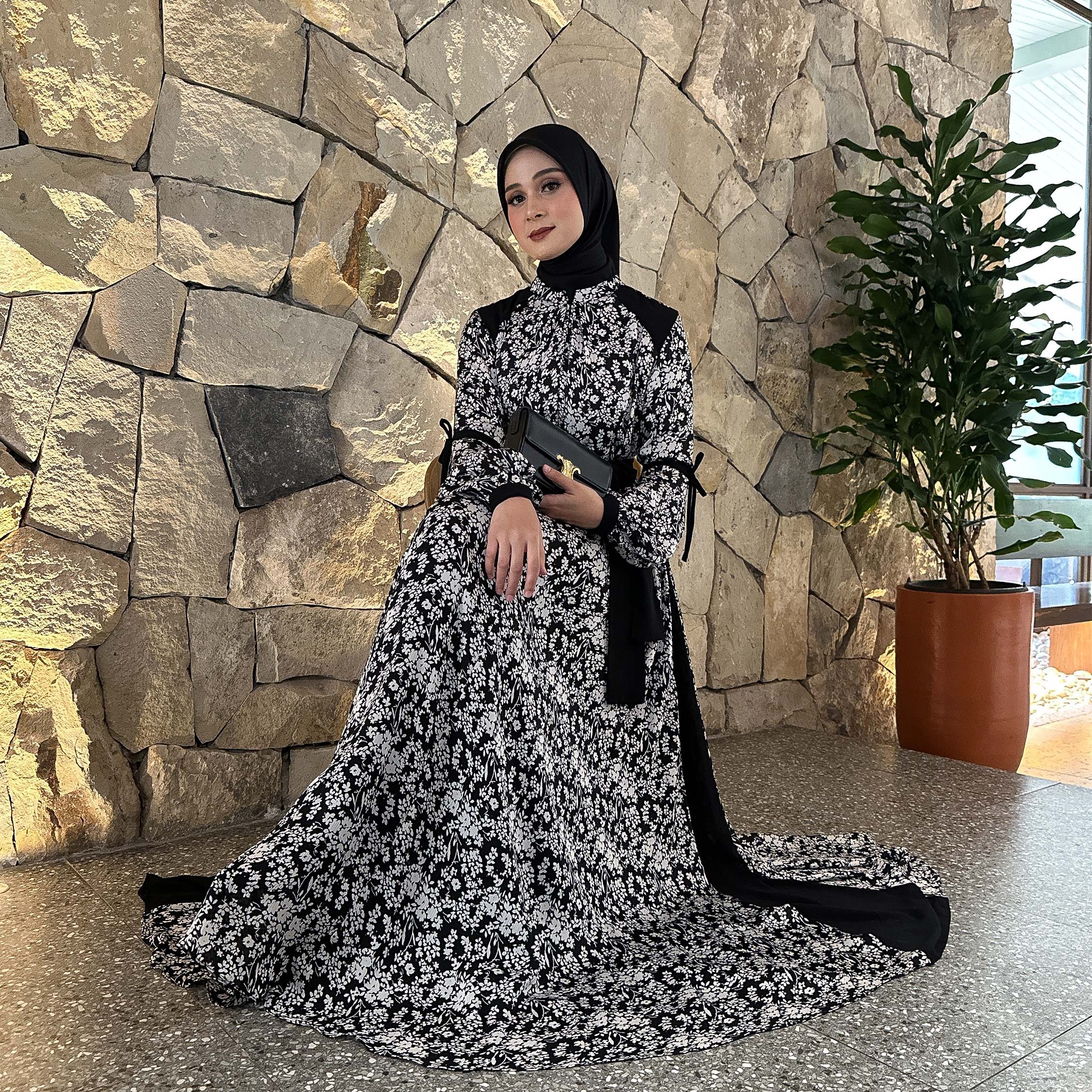 Yoryuw Dress (Black Blossom)
