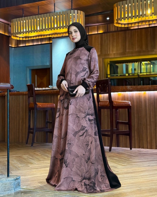 Black Royale Dress (Rose Taupe)