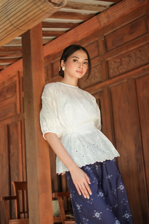 Image of Riskavebrie - Kebaya & Blouse Legowo Raga (Putih)